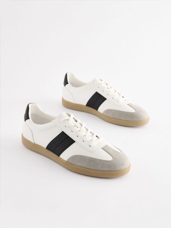 MUCHU8646 White T-Bar Low Trainers